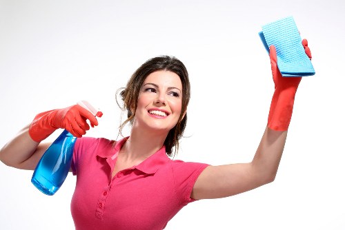 Cleaner working in a Merton flat before move in